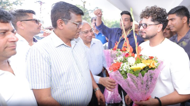 दून पहुंचे भारतीय क्रिकेटर कुलदीप यादव