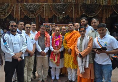 यमुनोत्री धाम मे भाजपाइयों ने किया योगाभ्यास