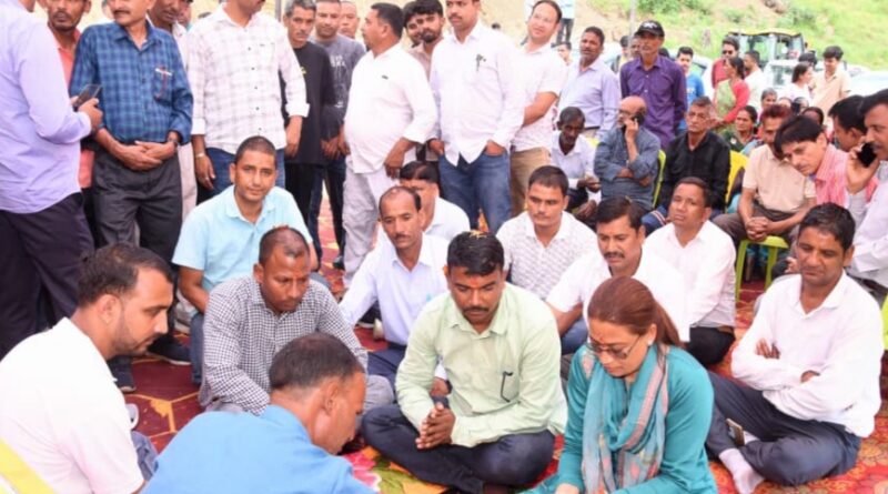 कैबिनेट मंत्री रेखा आर्या ने किया सड़क का शिलान्यास