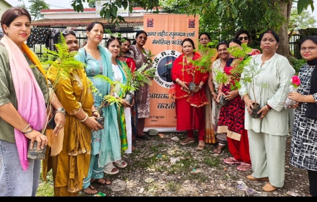 टपकेश्वर मंदिर में किया पौधरोपण