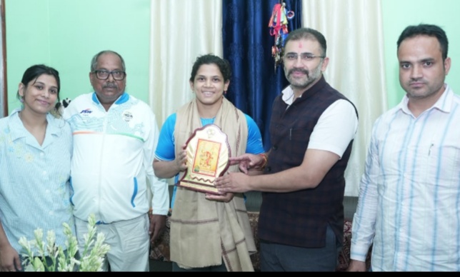 राष्ट्रमंडल खेलों की पदक विजेता देहरादून की उन्नति शर्मा का उत्तराखंड कांग्रेस ने किया सम्मान