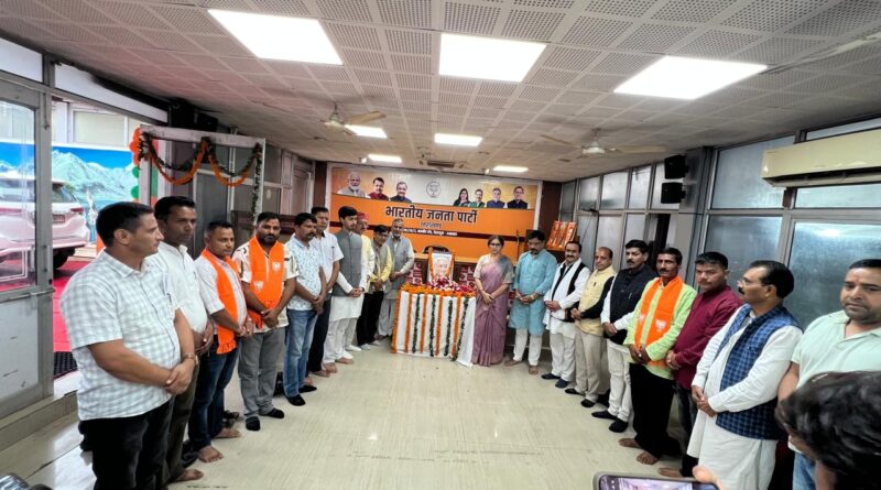 चुनावों में नाकाम राहुल कांग्रेस, संवैधानिक संस्थाओं को ही बदनाम करने में जुटी : भट्ट