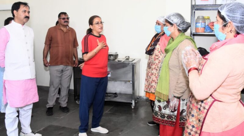 खेल मंत्री रेखा आर्या ने किया लोहाघाट मे महिला स्पोर्ट्स कॉलेज और स्टेडियम का निरीक्षण, व्यवस्थाओं को दुरुस्त करने के दिए निर्देश
