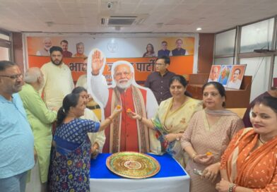 भाजपा मुख्यालय में हर्षोल्लास से मनाया गया प्रधानमंत्री नरेंद्र मोदी का जन्मदिन