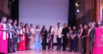 मिस प्रियंका और मिसेज कल्पना के सिर सजा “तीज क्वीन” का ताज