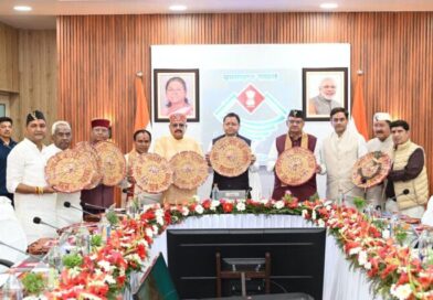 सीमांत क्षेत्रों तक सरकार, विकास को नई रफ्तार भारत-नेपाल अंतरराष्ट्रीय सीमा से सटे बनबसा में धामी कैबिनेट की बैठक, शासन को सीमांत क्षेत्रों तक ले जाने की नई पहल