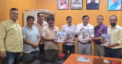सूचना महानिदेशक बंशीधर तिवारी से मिला उत्तरांचल प्रेस क्लब का प्रतिनिधिमंडल, स्मारिका ‘गुलदस्ता 2026’ भेंट की