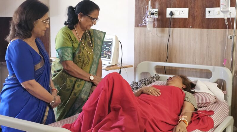 अस्पताल में भर्ती मंत्री रेखा आर्य की स्थिति का संज्ञान लेने पहुंचीं महिला आयोग अध्यक्ष, डॉक्टरों से ली स्वास्थ्य की जानकारी
