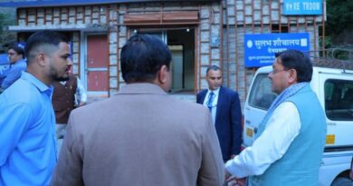सीएम धामी ने देवप्रयाग के निकट सड़क मार्ग पर स्थित सुलभ शौचालय का किया निरीक्षण