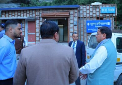 सीएम धामी ने देवप्रयाग के निकट सड़क मार्ग पर स्थित सुलभ शौचालय का किया निरीक्षण